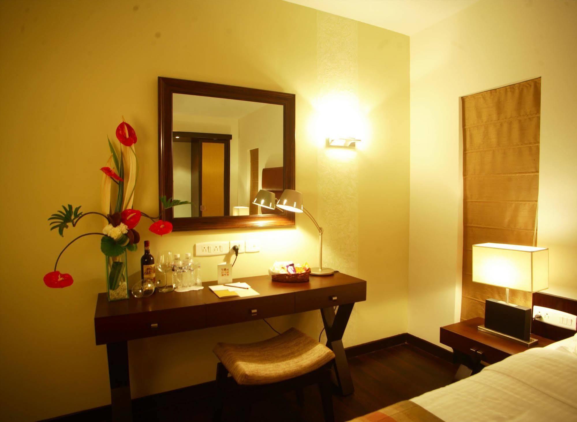 Hotel Metropole Calcutta Exterior foto